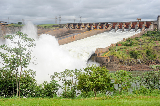 Passeio à Barragem de Itaipu com ingresso saindo de Foz do Iguaçu