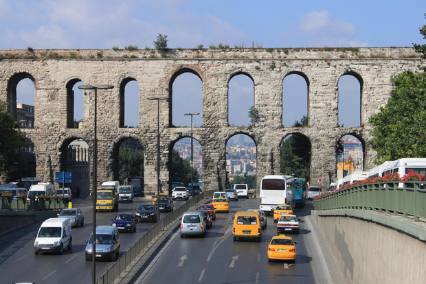 Aqueduto Romano, Mesquitas Sehzade e Mercado das Mulheres