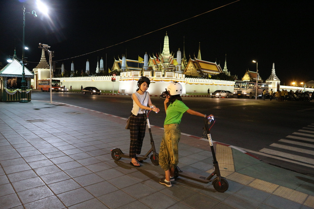 Bangkok: Tour serale in scooter elettronico con cibo di strada locale