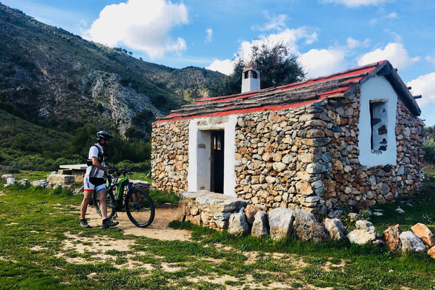 Marbella: E-Mountain Bike Tour with Wine
