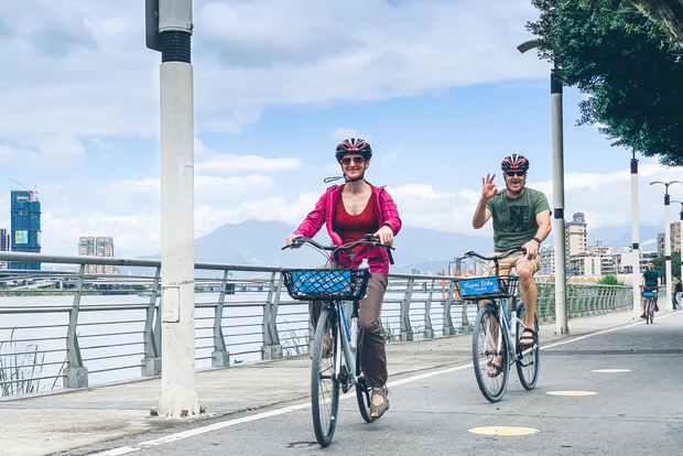 Taipei: tour en bicicleta por la ciudad de 4 horas por la mañana con desayuno
