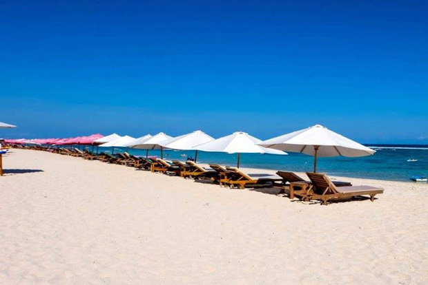 Bali: Full-Day Private White Sand Beaches and Sunset Tour