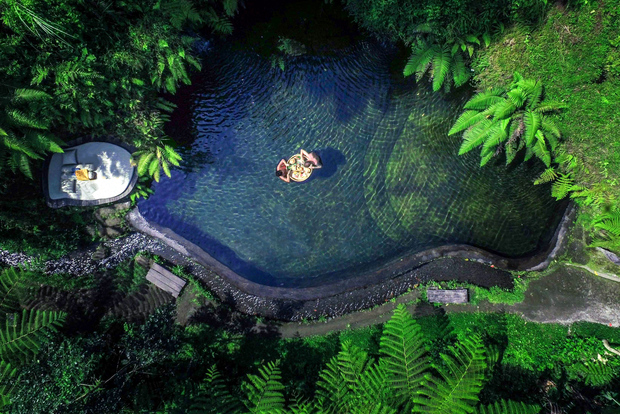 Ubud: Floating Breakfast, Jungle Swing & Spa Romantic Tour