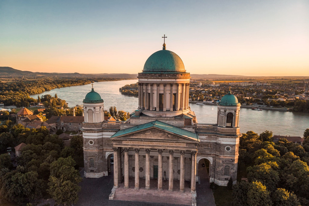 From Budapest: Full-Day Danube Bend Tour with Lunch