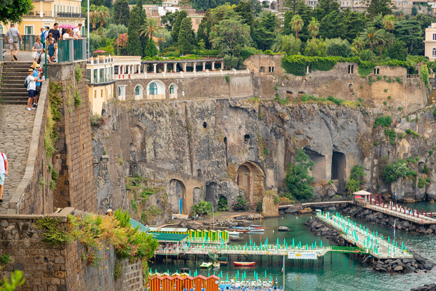 From Naples: Private Tour of Pompeii and Amalfi Coast