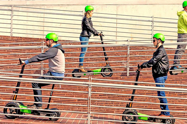 Düsseldorf: City-Tour mit einem E-Scooter