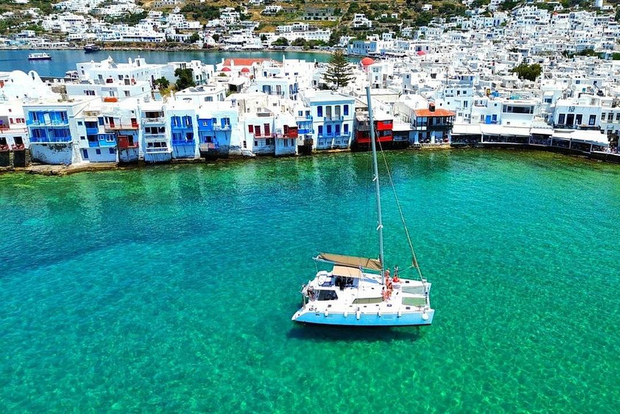 Mykonos: crociera in catamarano con pasto e bevande