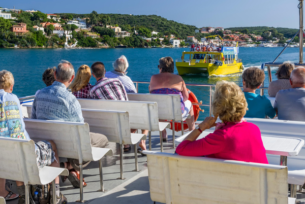 Port Mahon: crociera nel porto di 1 ora con vista subacquea