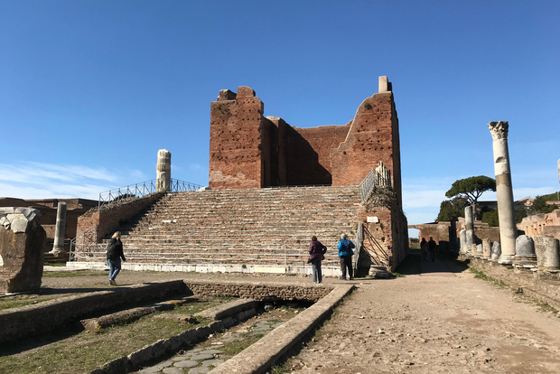 Roma: Tour privato di Ostia Antica in furgone con archeologo