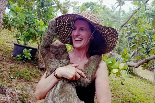 Roatán: Santuario de Perezosos y Monos y Excursión de Degustación de Chocolate