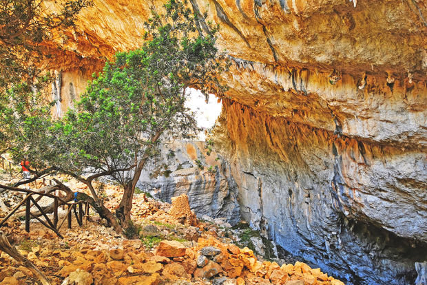 Orosei-Dorgali-Oliena: Hike to nuragic village of Tiscali