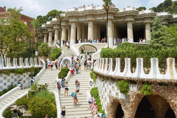 Tour privato in bicicletta elettrica: Parco Güell e il meglio di Barcellona