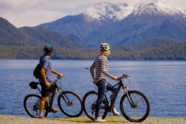 Te Anau: River Jet Boat und Fahrradtour mit lokalem Guide