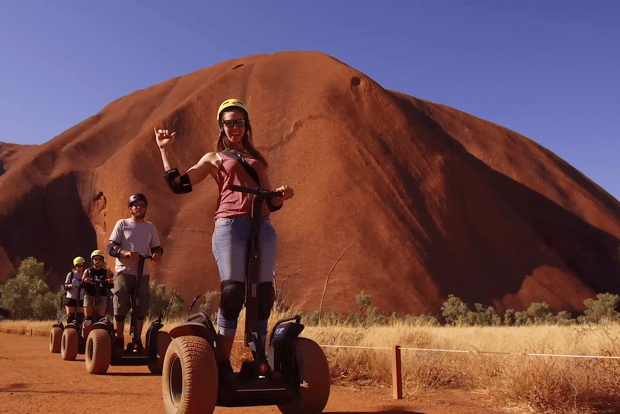 Uluru Base Segway-Tour bei Sonnenaufgang