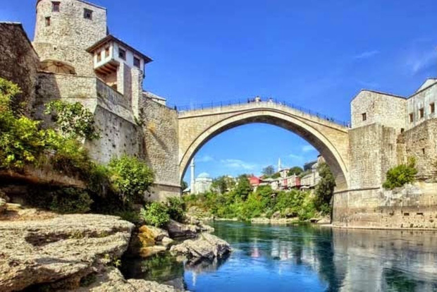 Desde Dubrovnik: Tour en grupo reducido por Mostar y las Cascadas de Kravica