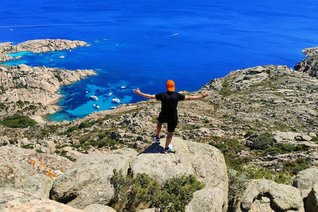 Caprera: hiking to Cala Coticcio with aperitif