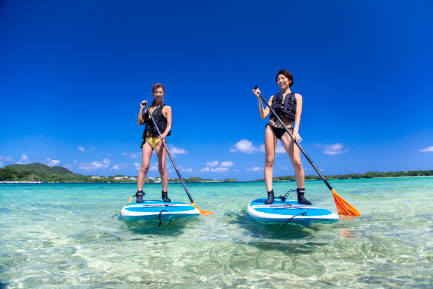 Ishigaki: Canoa o SUP nella baia di Kabira e snorkeling nella Grotta Azzurra