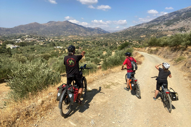 Alla scoperta del lato sconosciuto di Creta in bici elettrica