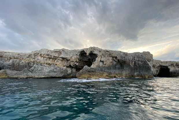 Сиракузы: прогулка на лодке по острову Ортиджа и морским пещерам
