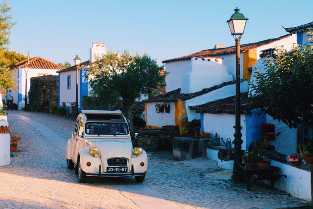 Tour gastronómico por la campiña lisboeta en un coche vintage