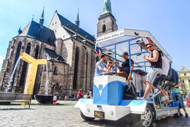 Pilsen: 1 ora e mezza in beer bike con birra illimitata