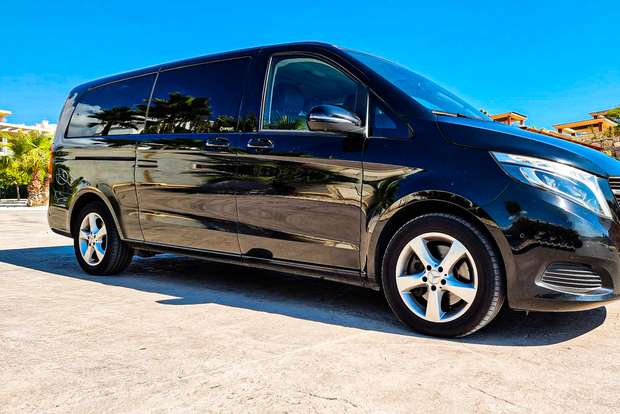 Benidorm: trasferimento VIP dall'aeroporto di Alicante con auto Premium