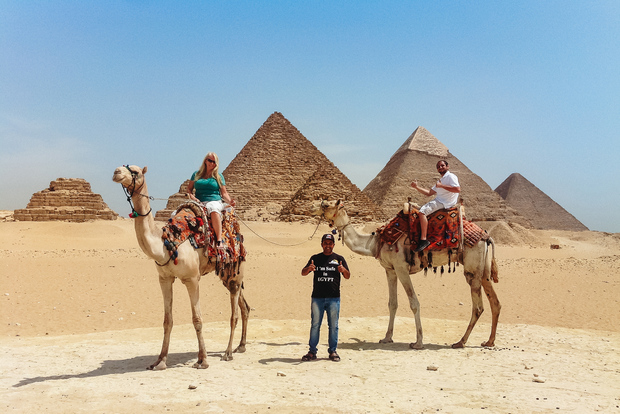 Cairo: Pyramids, Sakkara & Memphis Tour with Lunch