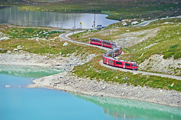 Von Mailand aus: Bernina-Bahn und Tagestour nach St. Moritz