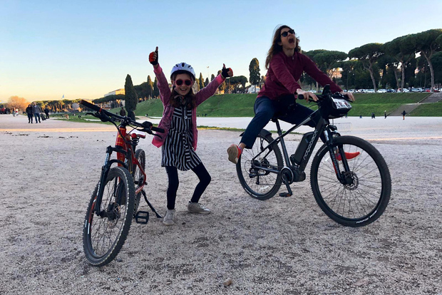 Roma: Tour in e-bike lungo la Via Appia, Catacombe, Acquedotti e cibo+bevande