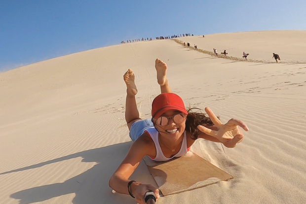 Desde Brisbane: Excursión de un día a Tangalooma, cóctel y vista de delfines