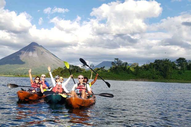 La Fortuna: kayak sul lago Arenal con sorgenti termali e pasto