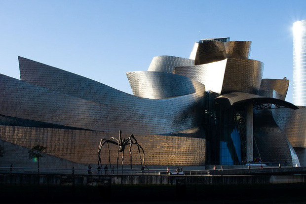 Bilbao: visita al Museo Guggenheim e tour gastronomico privato a piedi