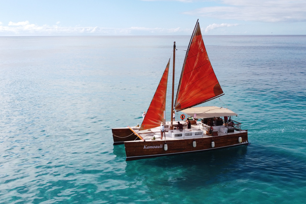 Oahu : Croisière traditionnelle en canoë au coucher du soleil avec dîner