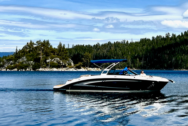 Lake Tahoe: Lakeside Highlights Yacht Tour
