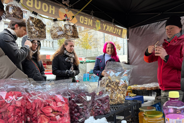 Praga: Mercato contadino e lezione di brunch con uno chef famoso