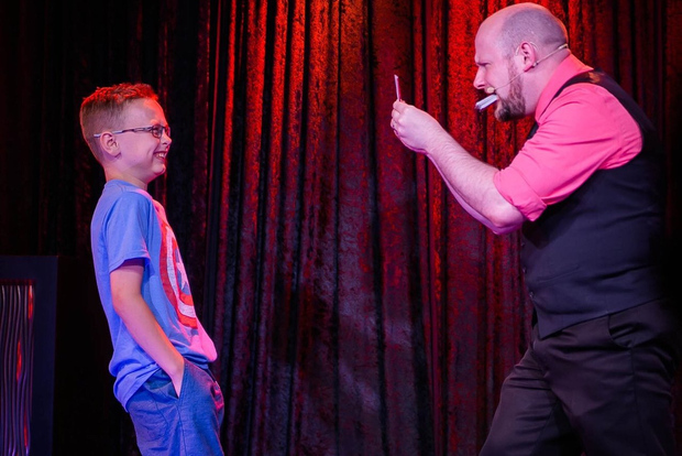 Gatlinburg: Imposibilidades Espectáculo de magia y lectura de la mente