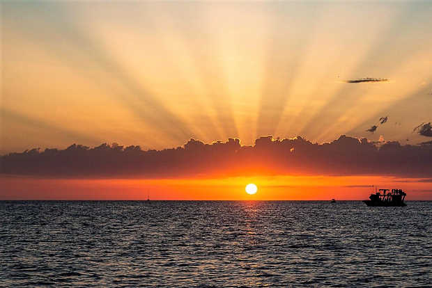 Ibiza: snorkeling, tramonto sulla spiaggia e gita in barca alla grotta