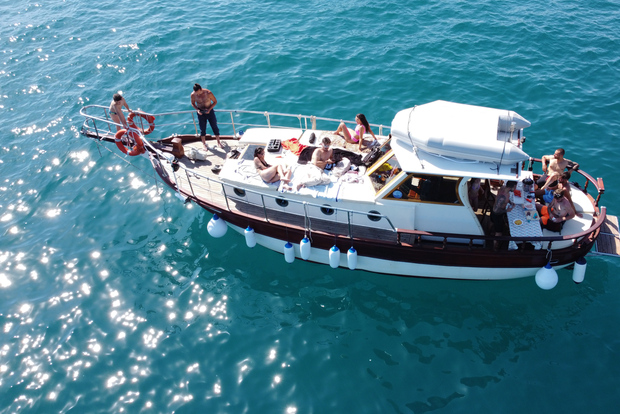 From La Spezia: Cinque Terre Boat Tour with Lunch and Wine