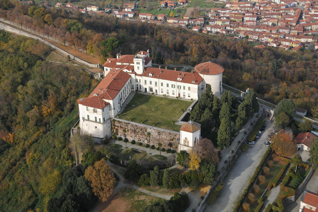 Caravino: Eintrittskarte für das Schloss Masino
