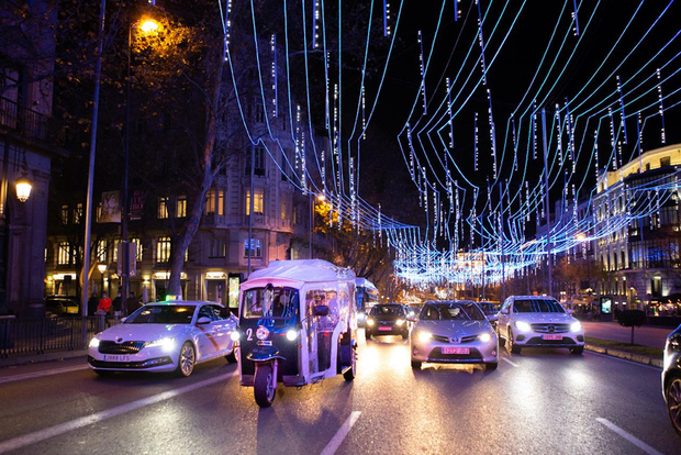 Madrid: Tour privato delle luci di Natale in Eco Tuk-Tuk