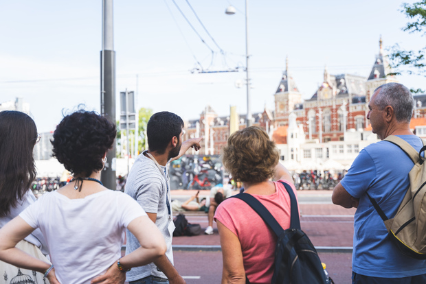 Tour a pie en grupo reducido por Ámsterdam con paseo en barco por el canal