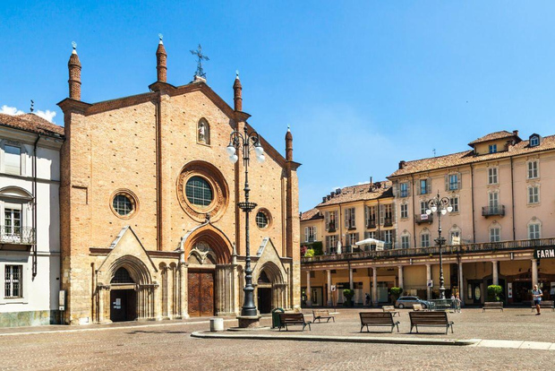 Asti : Tour cycliste culinaire en E-Bike avec dégustations de mets et de vins