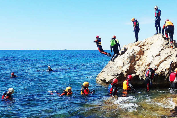 Alicante: avventura di coasteering su Torres de la Villajoyosa