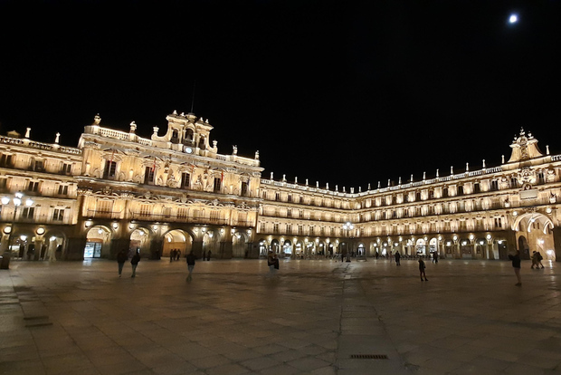 Salamanca: tour notturno privato di leggende e storie