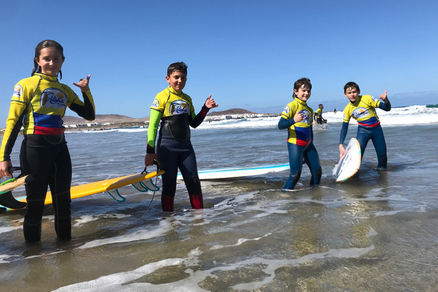 Lanzarote: lezioni di surf sulla spiaggia di Famara