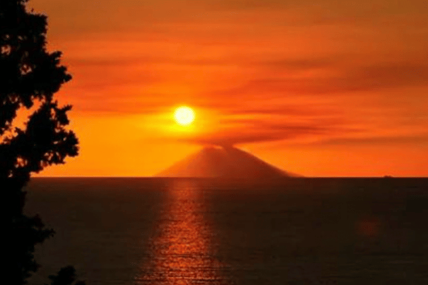 Тропеа: лодочный тур на закате Коста-дельи-Деи с купанием