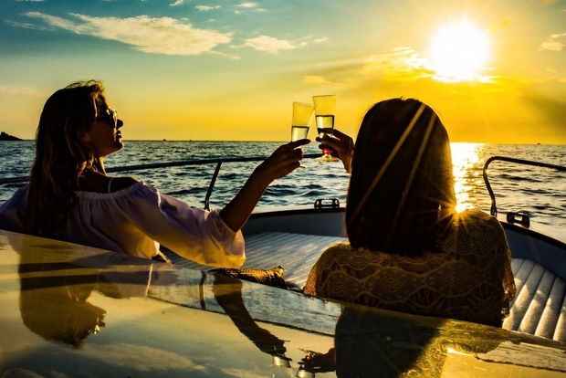 La Spezia: Bootstour bei Sonnenuntergang mit Aperitivo und Snacks