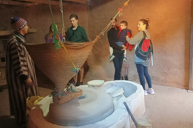 Escursione di un giorno a Marrakech alla cascata della valle di Ourika e alla montagna dell'Atlante