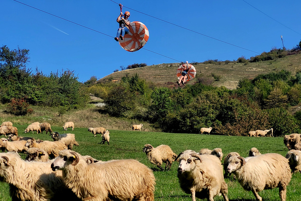 Cluj: Outdoor-Aktivitäten Tagesausflug mit Zip Line und Wanderung