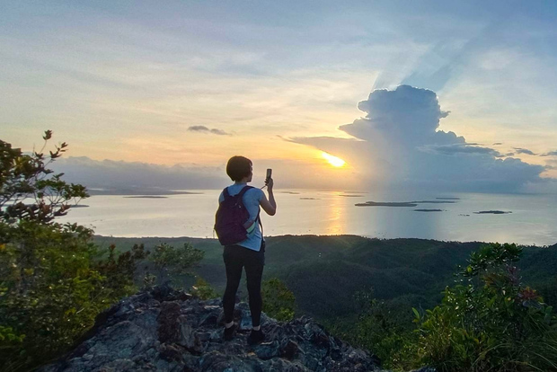 Puerto Princesa: Private Sunrise Trek at Mt. Magarwak